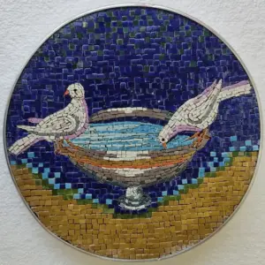 حمامتان تشربان